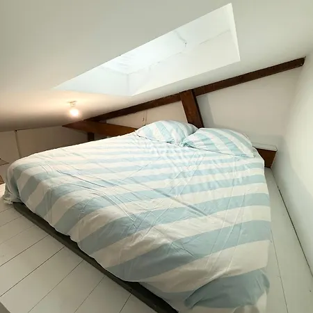 Cosy Mezzanine דירה